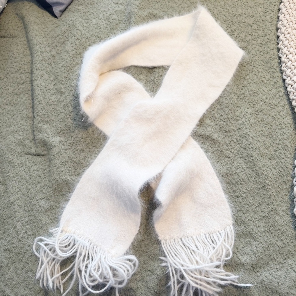 Angora rabbit hair fringe white scarf.